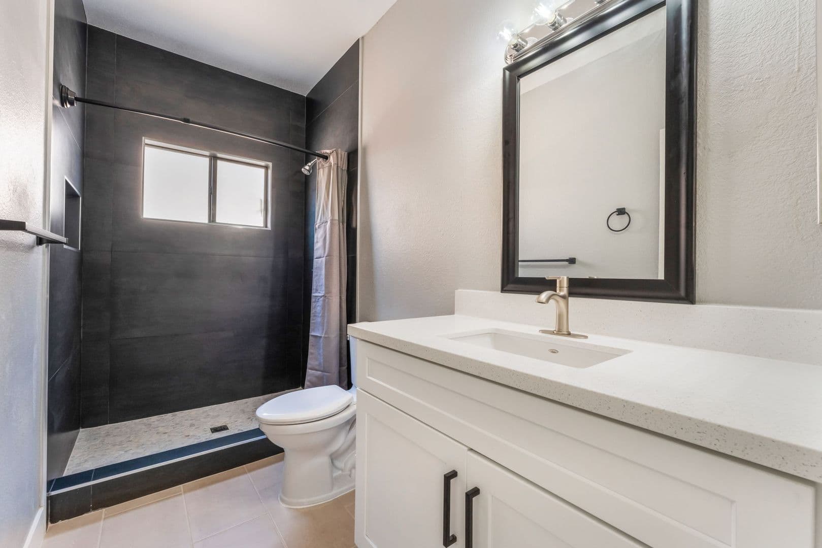 Las Vegas Apartment: 5689 E Lake Mead Blvd
