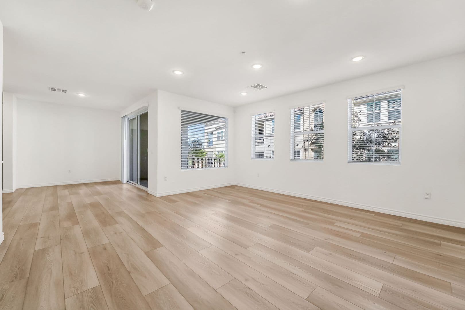 Henderson House: 2555 Hampton Rd #10108