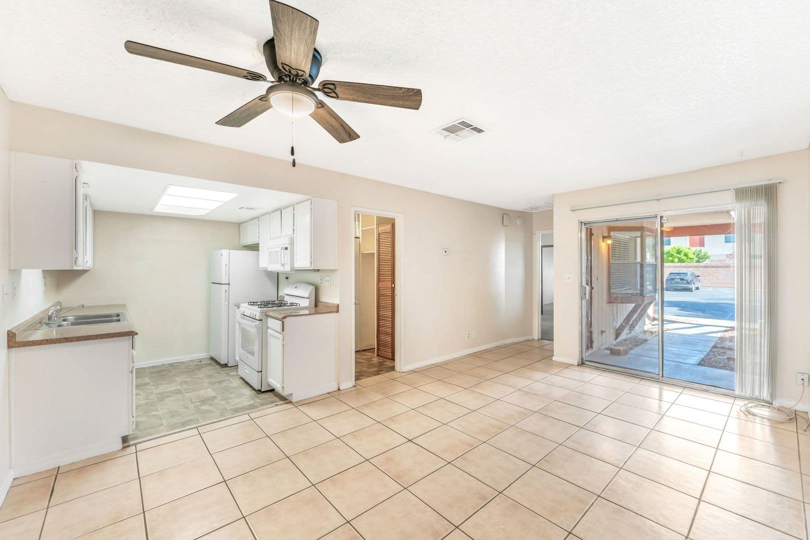 Las Vegas House: 457 N. Lamb Blvd #B