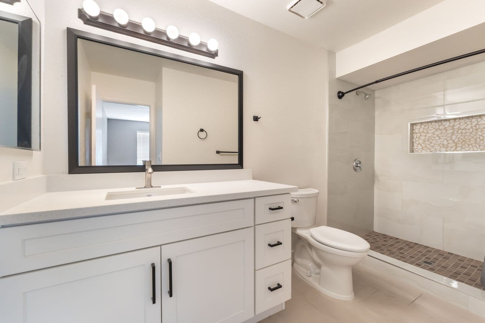 Las Vegas Apartment: 5689 E Lake Mead Blvd