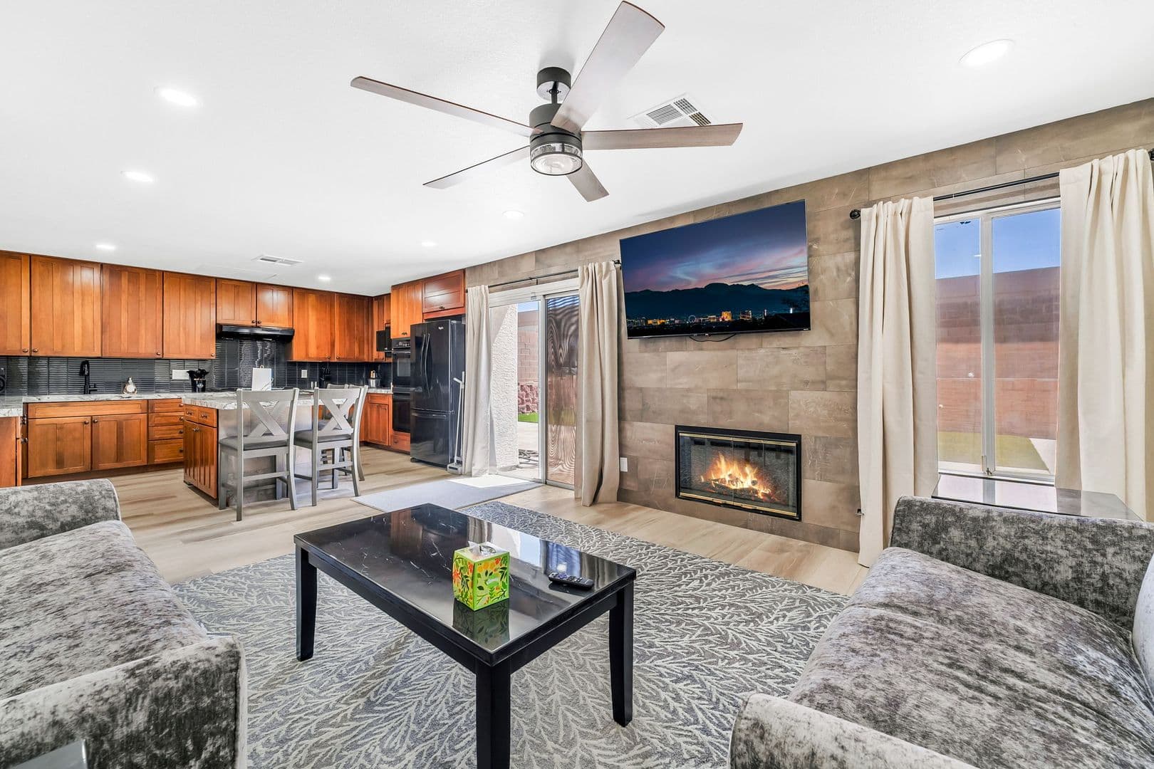 Henderson House: 104 Appian Way