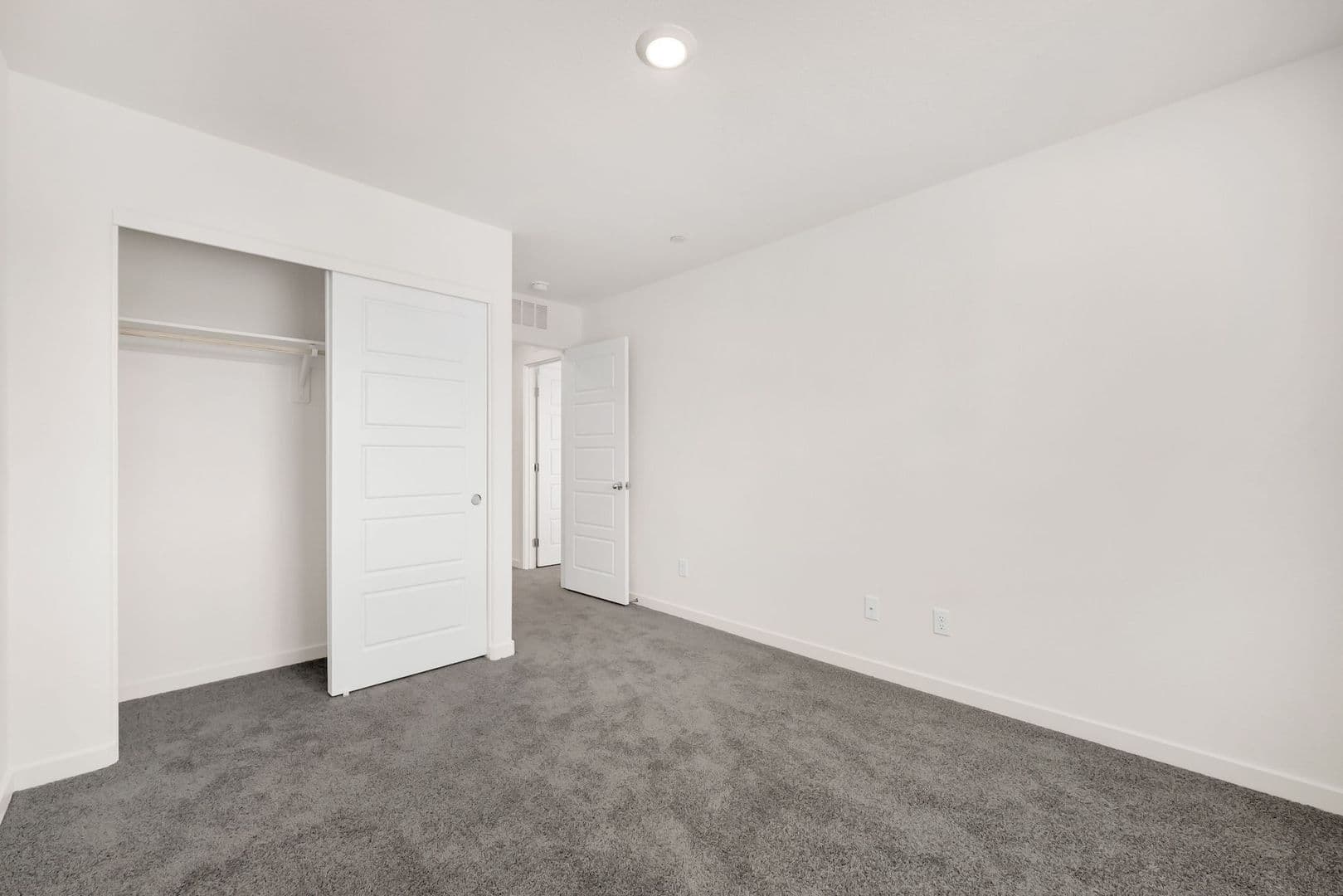 Henderson Townhome: 484 Golden Myna Ave