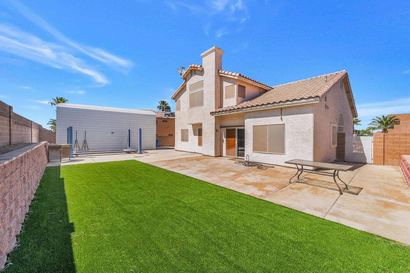 Henderson House: 104 Appian Way