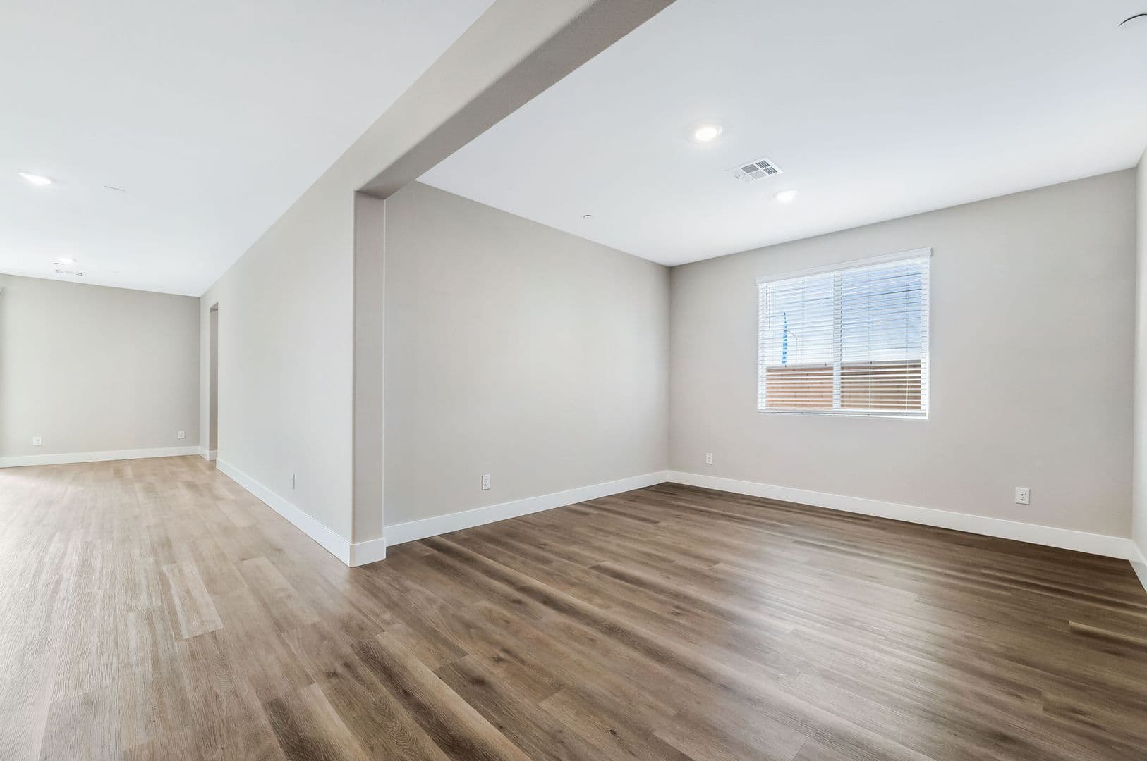 Henderson House: 988 Gentle Swan St