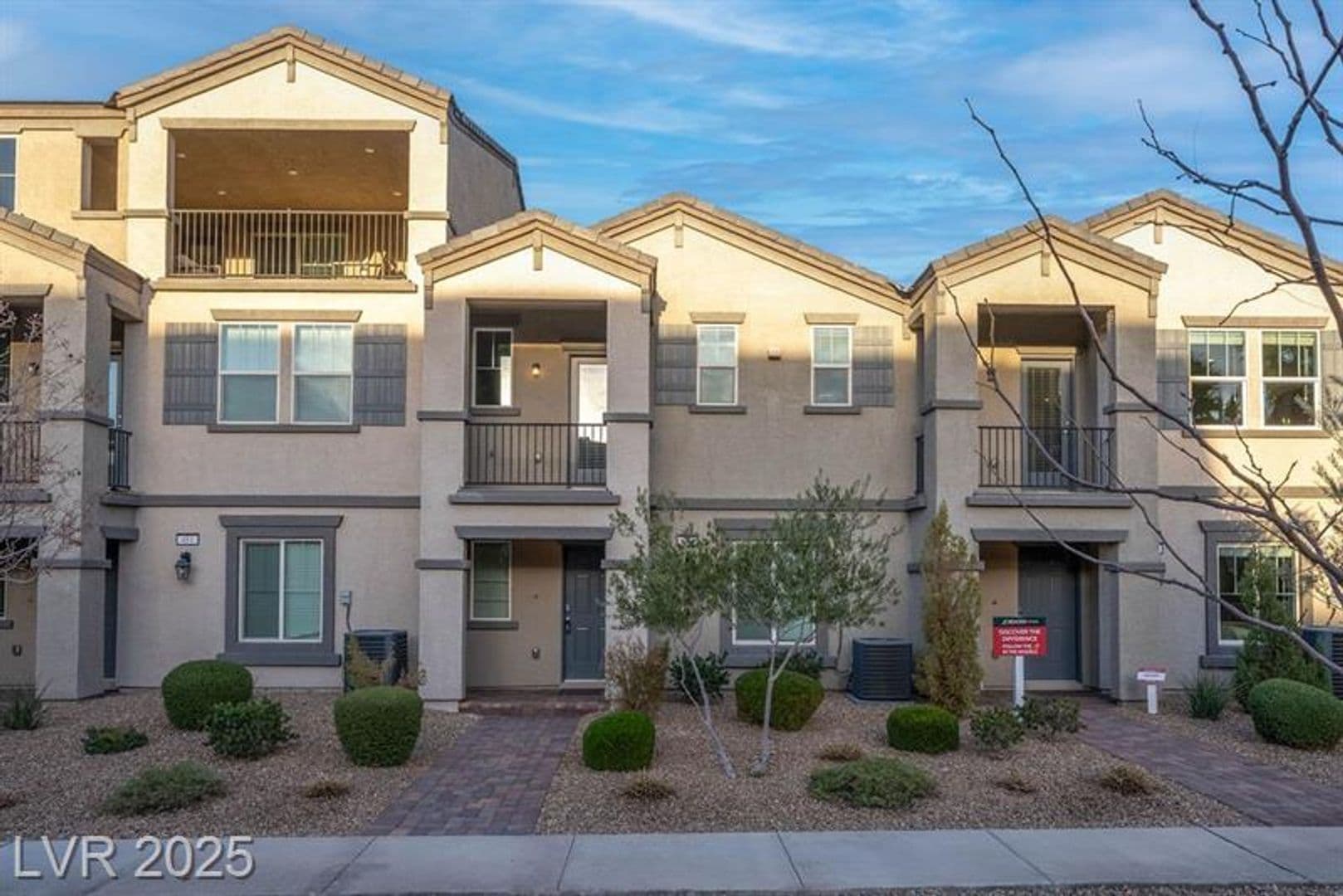 Henderson House: 483 Ylang Pl