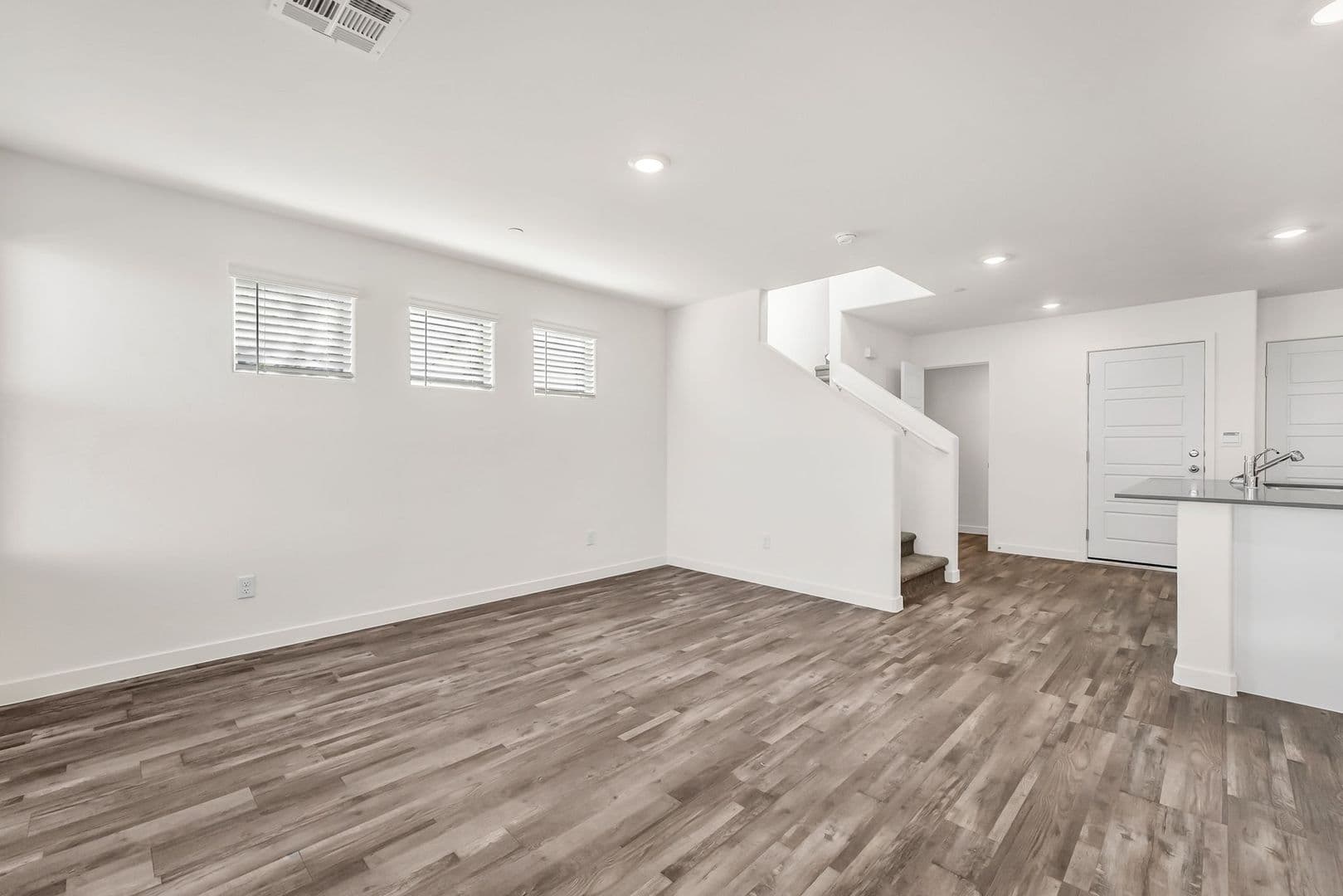 Henderson Townhome: 484 Golden Myna Ave
