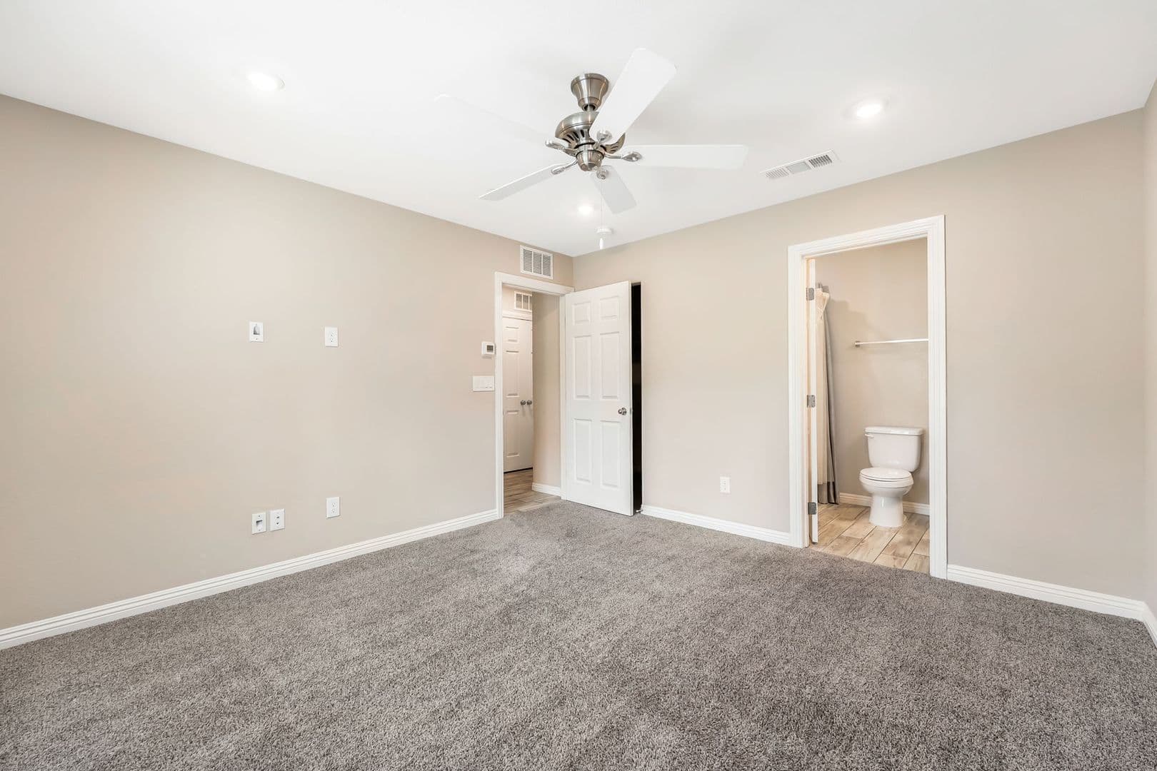 Henderson House: 483 Ylang Pl