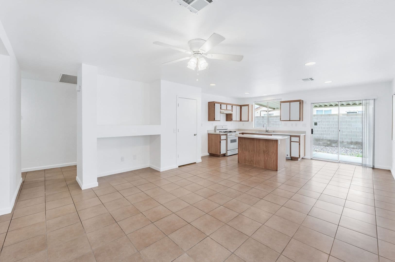 Las Vegas House: 325 Searchlight Dr