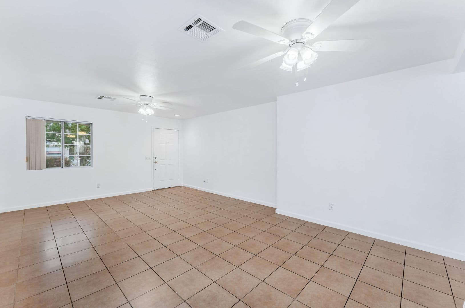 Las Vegas House: 325 Searchlight Dr