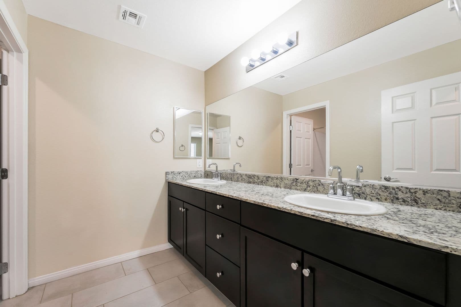 Henderson House: 2915 Caxton Grove Dr