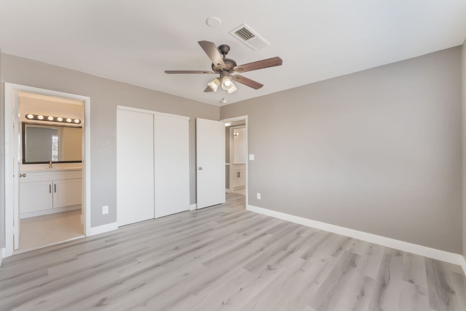 Las Vegas Apartment: 5689 E Lake Mead Blvd
