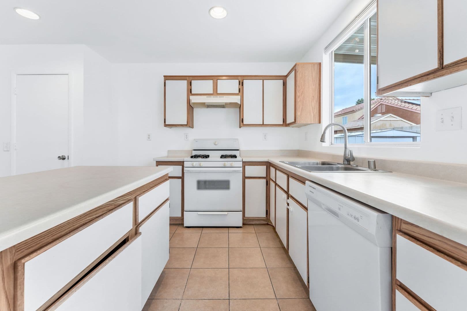 Las Vegas House: 325 Searchlight Dr