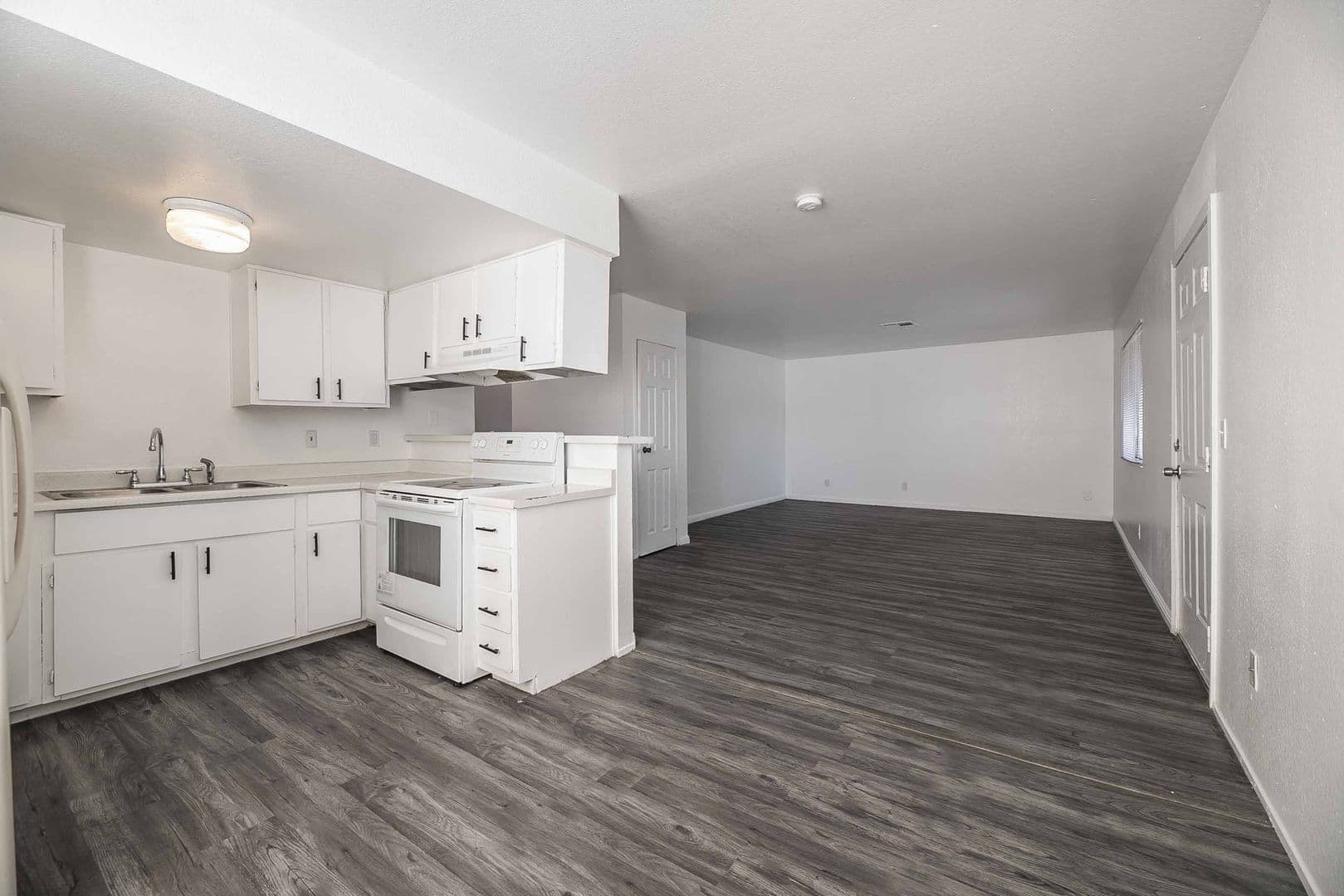Las Vegas Apartment: 4721 Cessna Ave