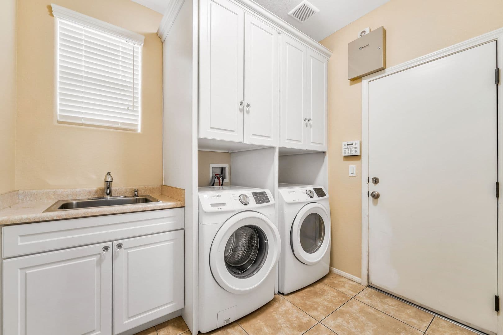 Henderson House: 381 Red Snap Dragon Ln