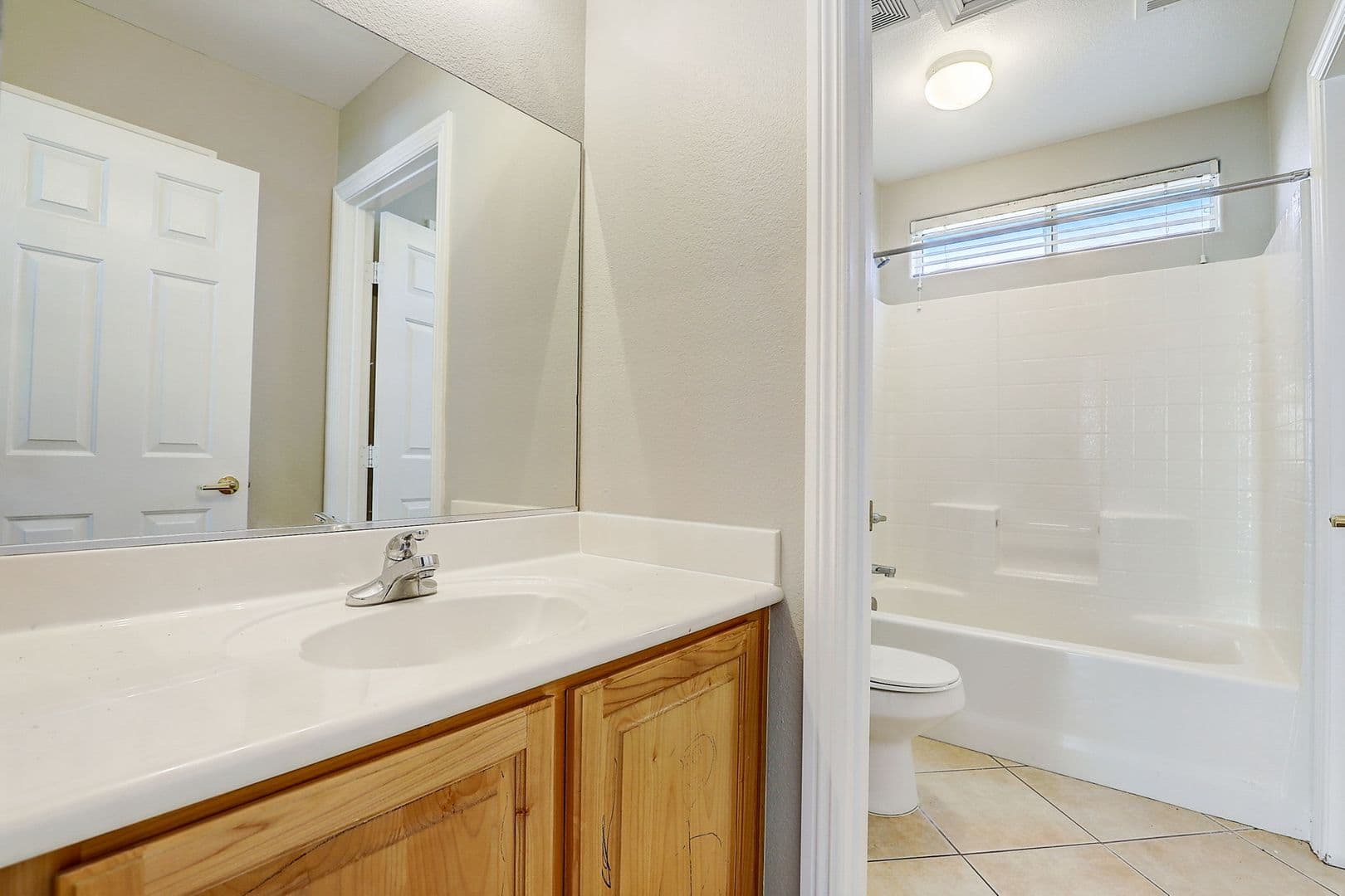 Henderson House: 1172 Drowsy Water Ct