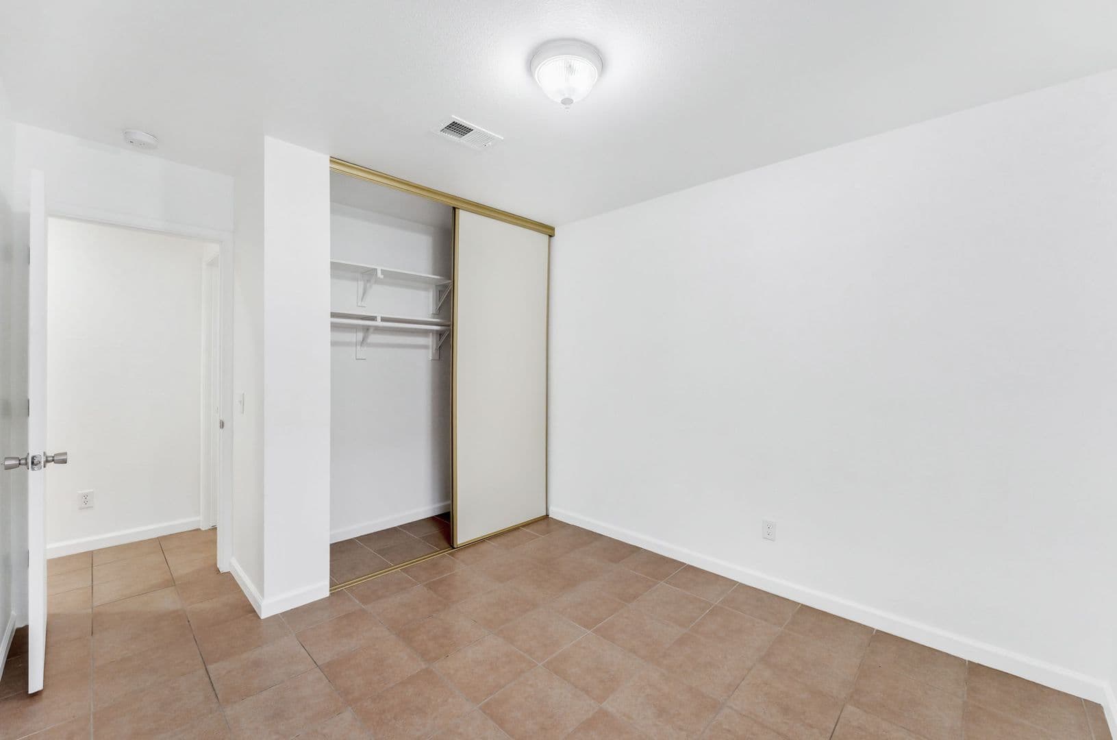 Las Vegas House: 325 Searchlight Dr