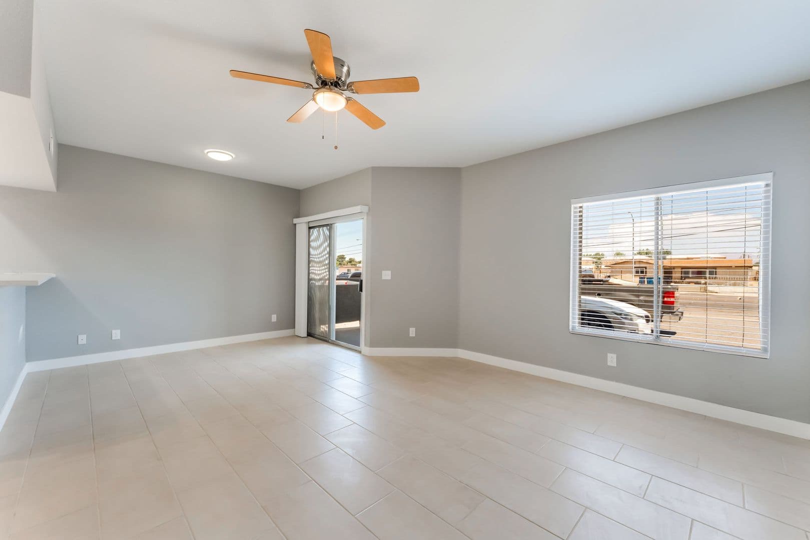 Las Vegas Apartment: 5689 E Lake Mead Blvd