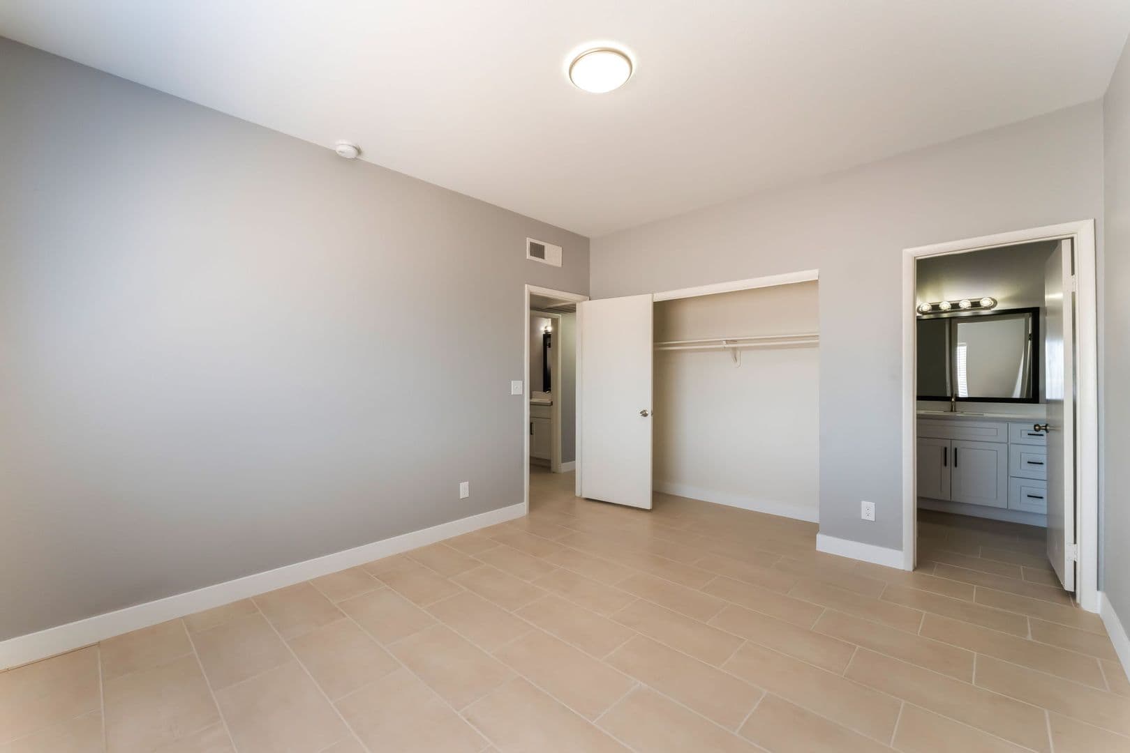 Las Vegas Apartment: 5689 E Lake Mead Blvd