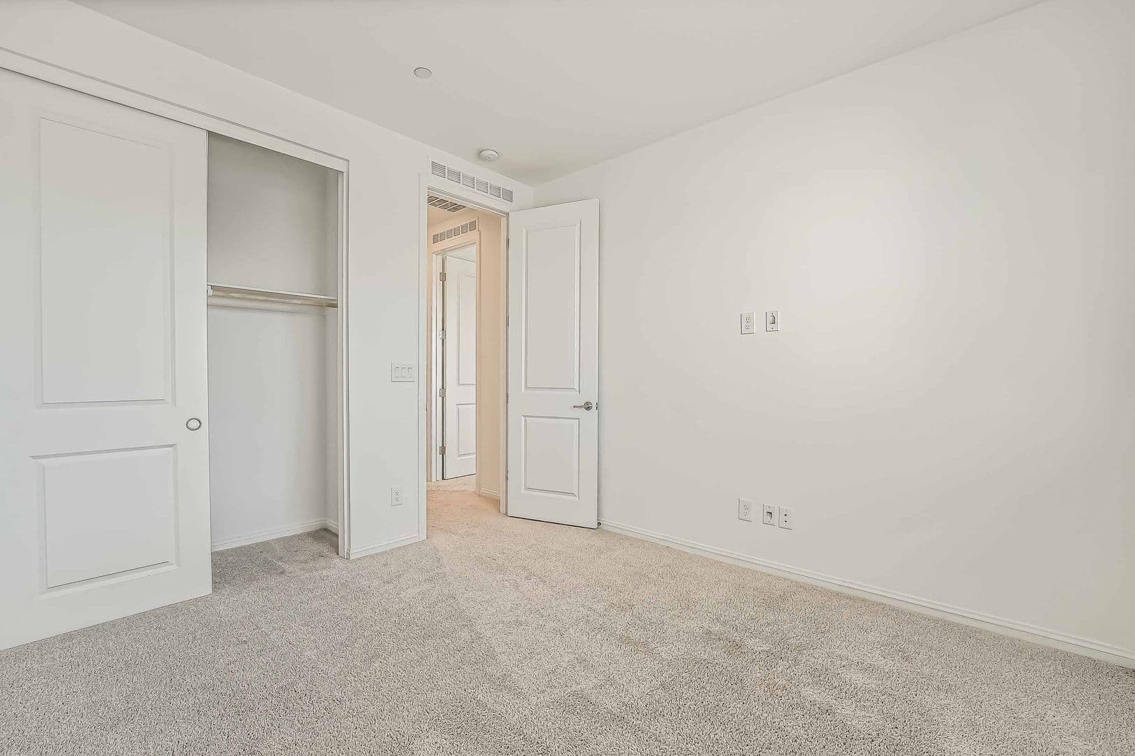 Henderson House: 228 Vanhoy Ave