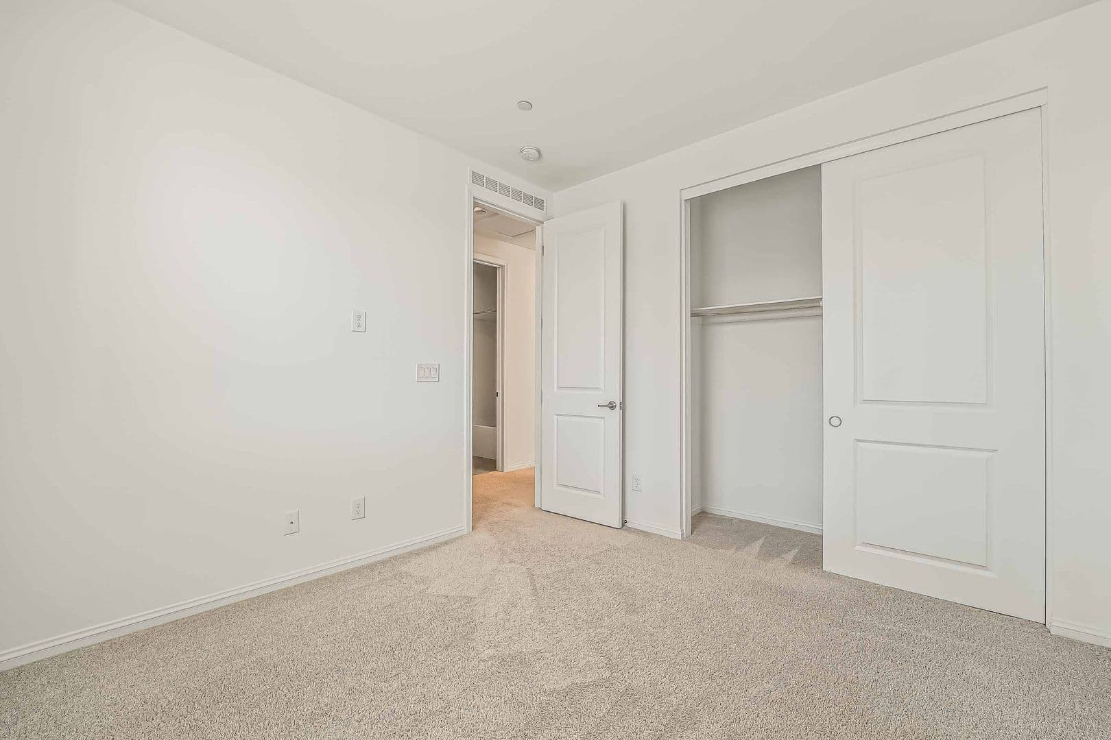 Henderson House: 228 Vanhoy Ave