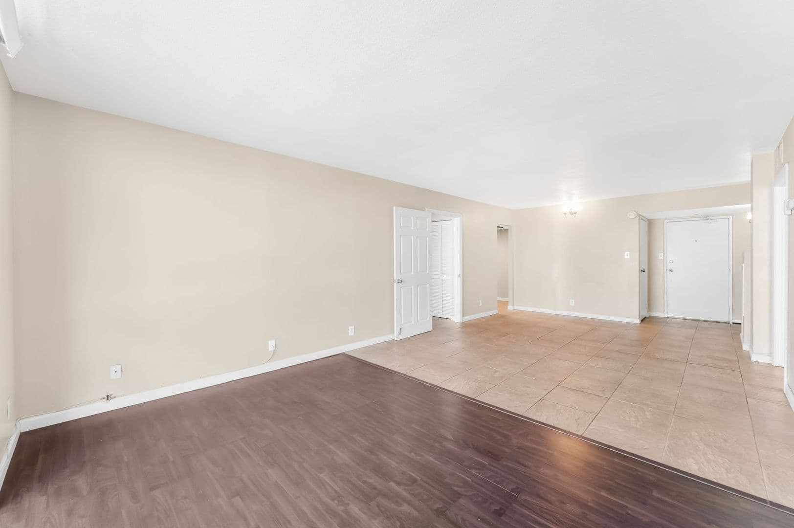 Las Vegas House: 3930 University Center #803