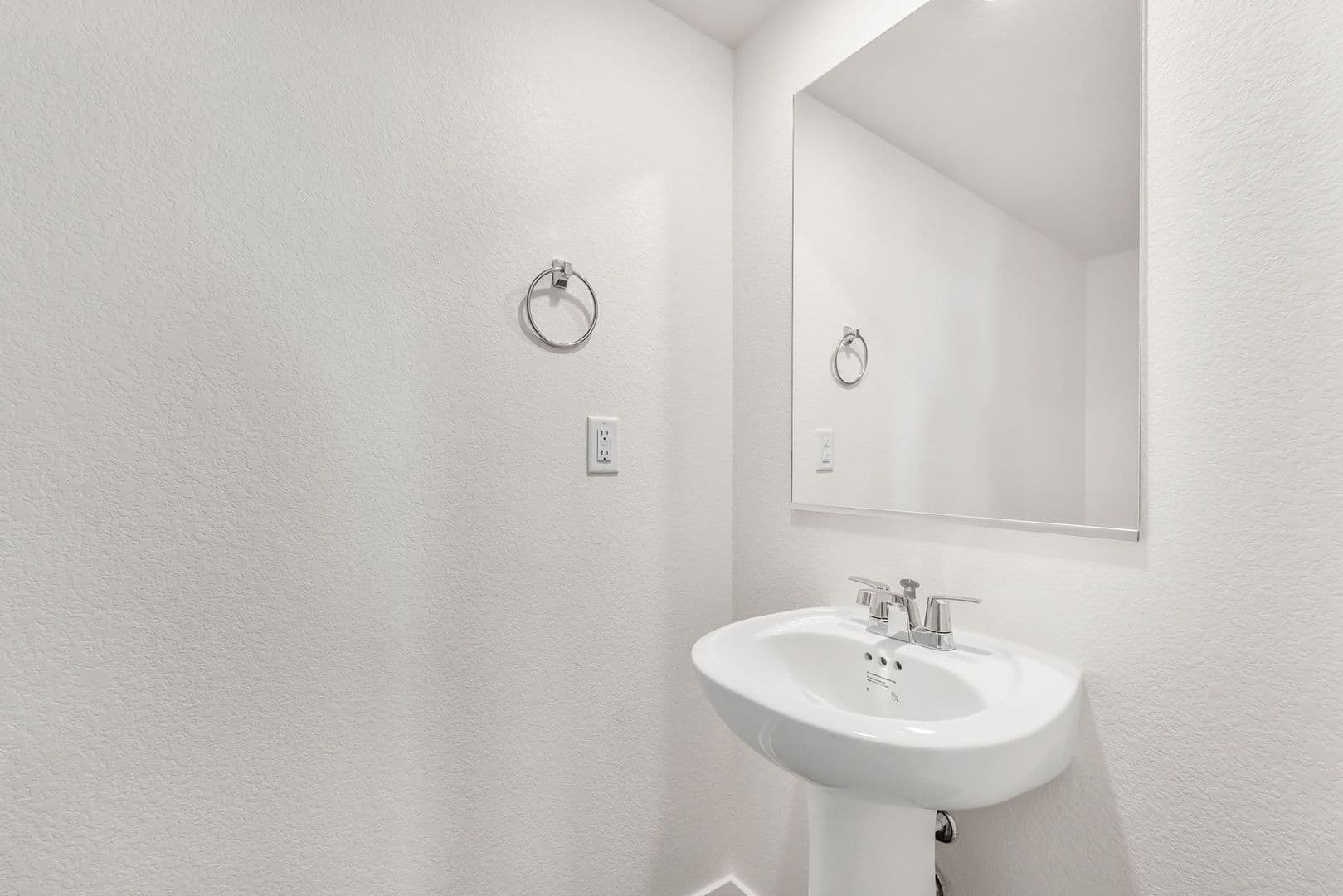 Henderson Townhome: 484 Golden Myna Ave