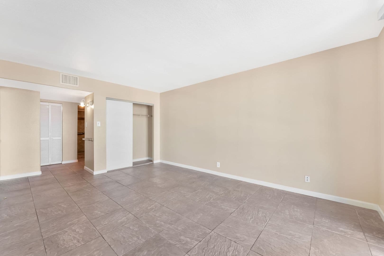 Las Vegas House: 3930 University Center #803
