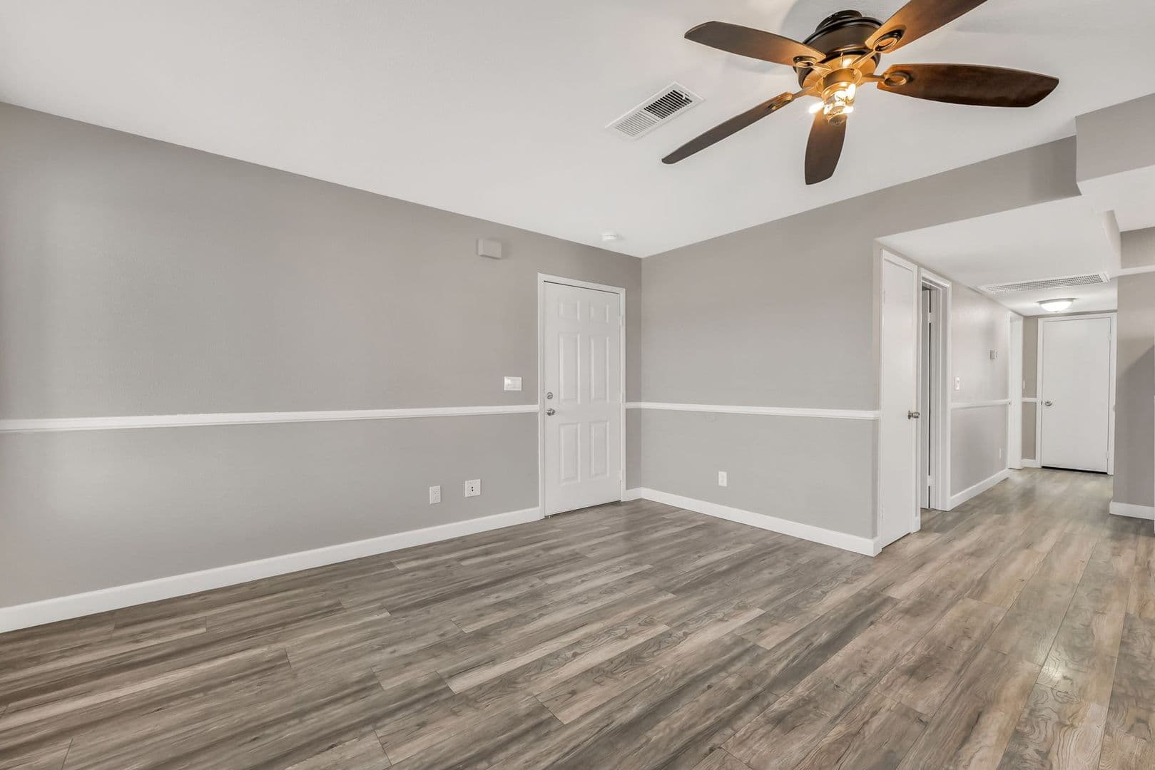 Las Vegas Apartment: 5689 E Lake Mead Blvd
