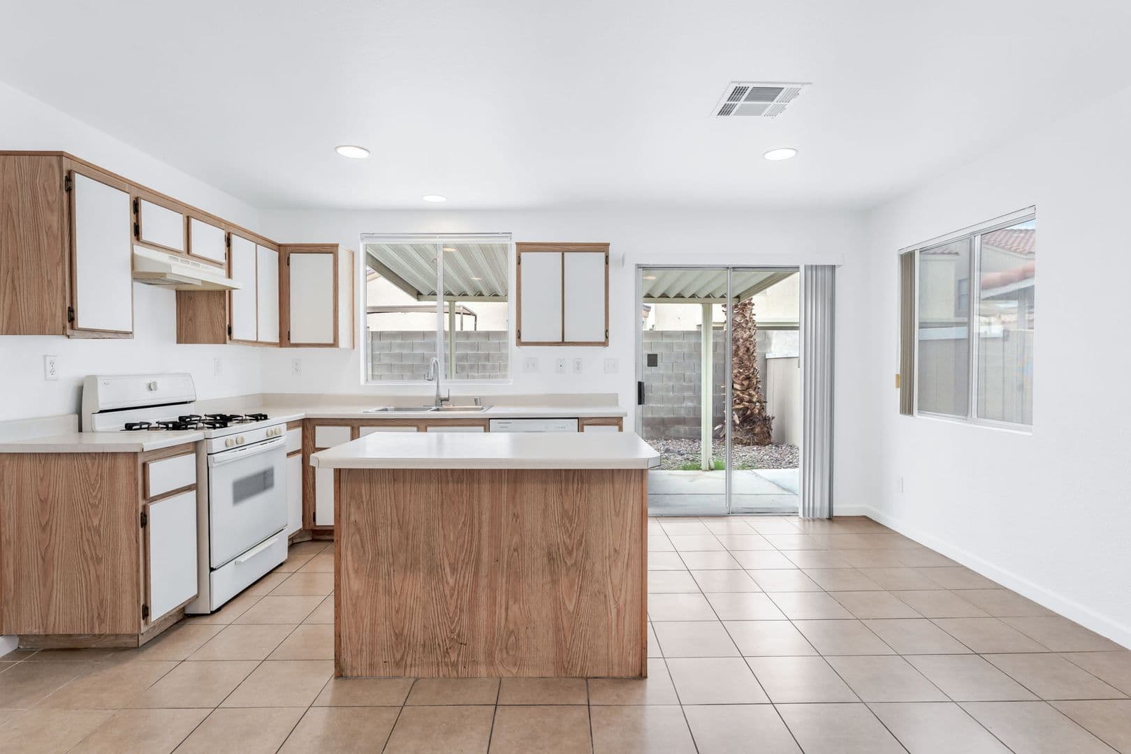 Las Vegas House: 325 Searchlight Dr
