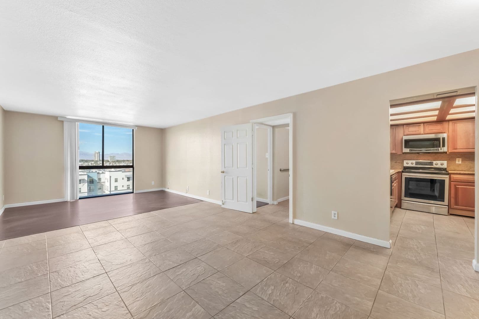 Las Vegas House: 3930 University Center #803