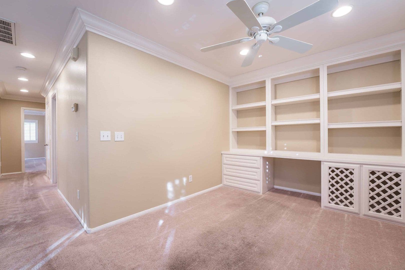 Las Vegas House: 1390 Louisiana Lakes Avenue