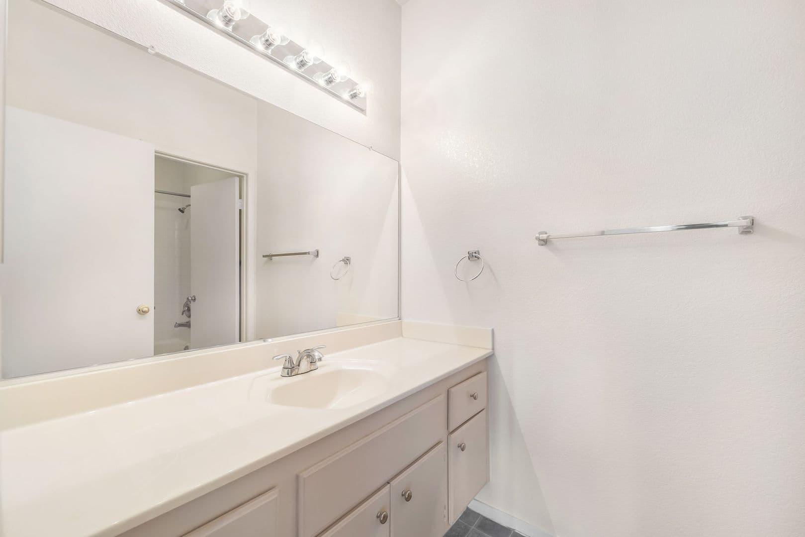 Henderson House: 251 S Green Valley Parkway #3921