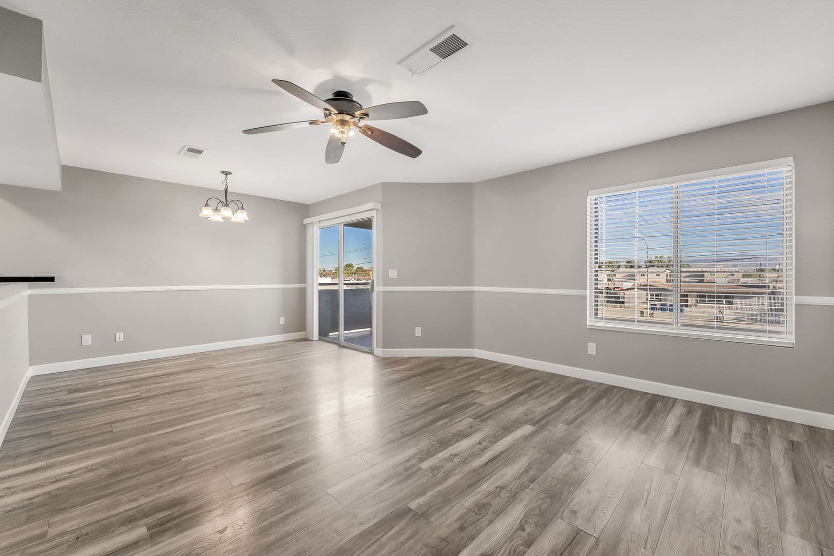 Las Vegas Apartment: 5689 E Lake Mead Blvd