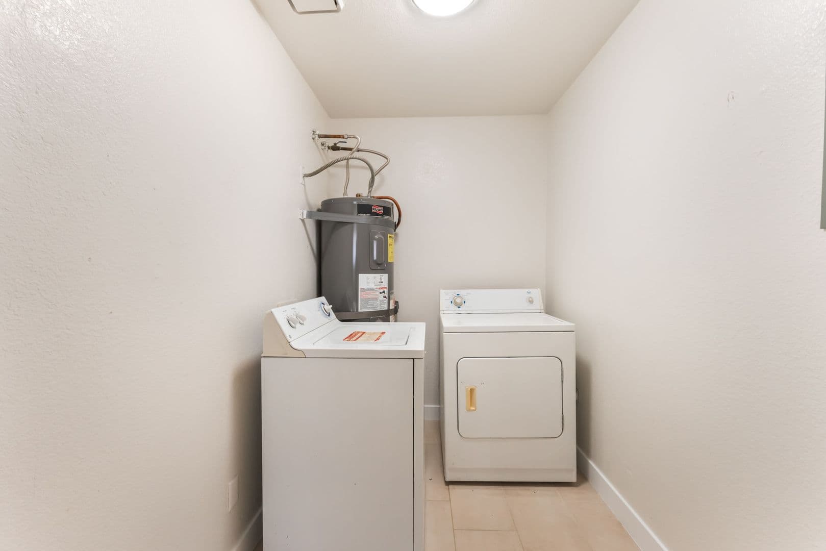 Las Vegas Apartment: 5689 E Lake Mead Blvd