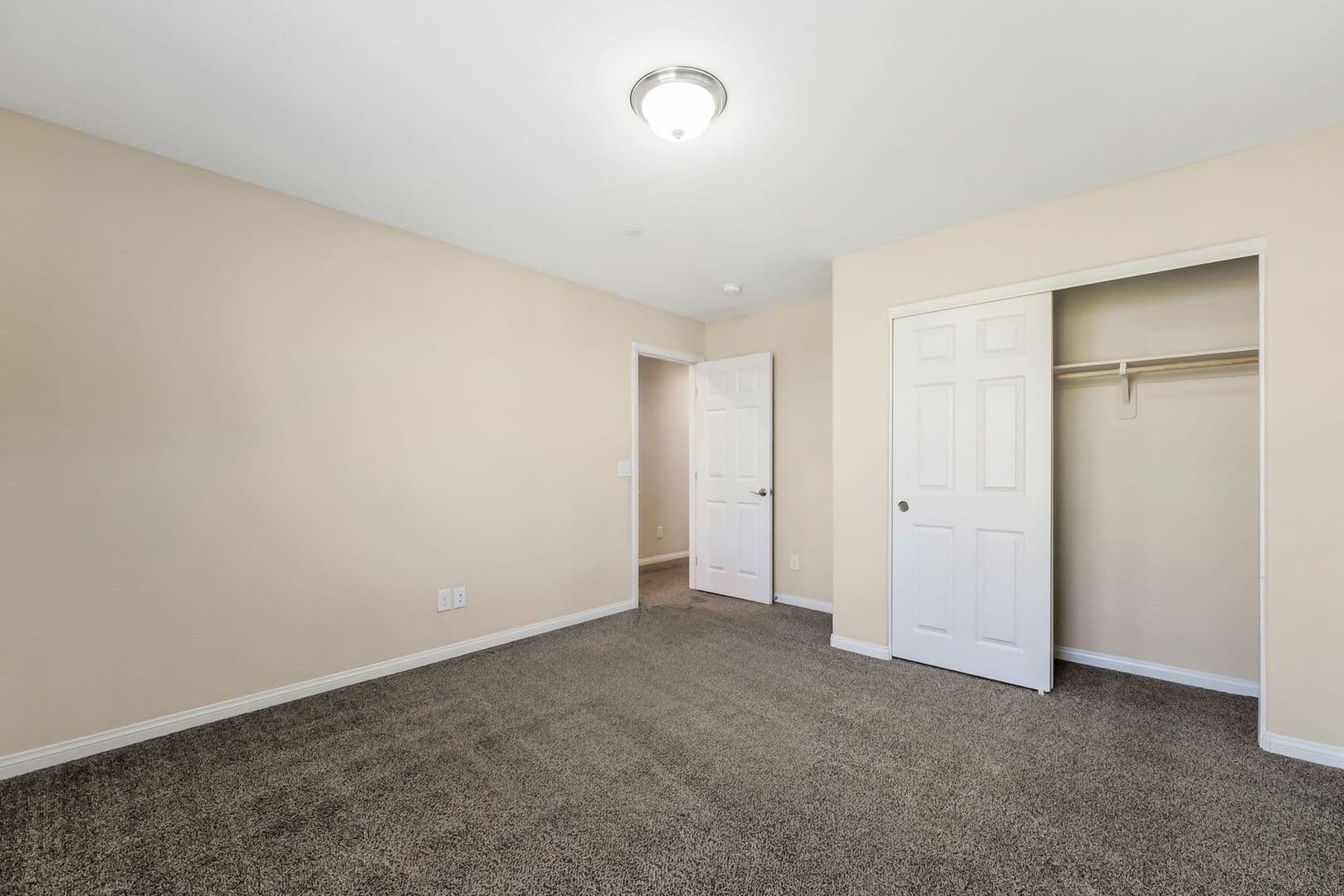 Henderson House: 2915 Caxton Grove Dr