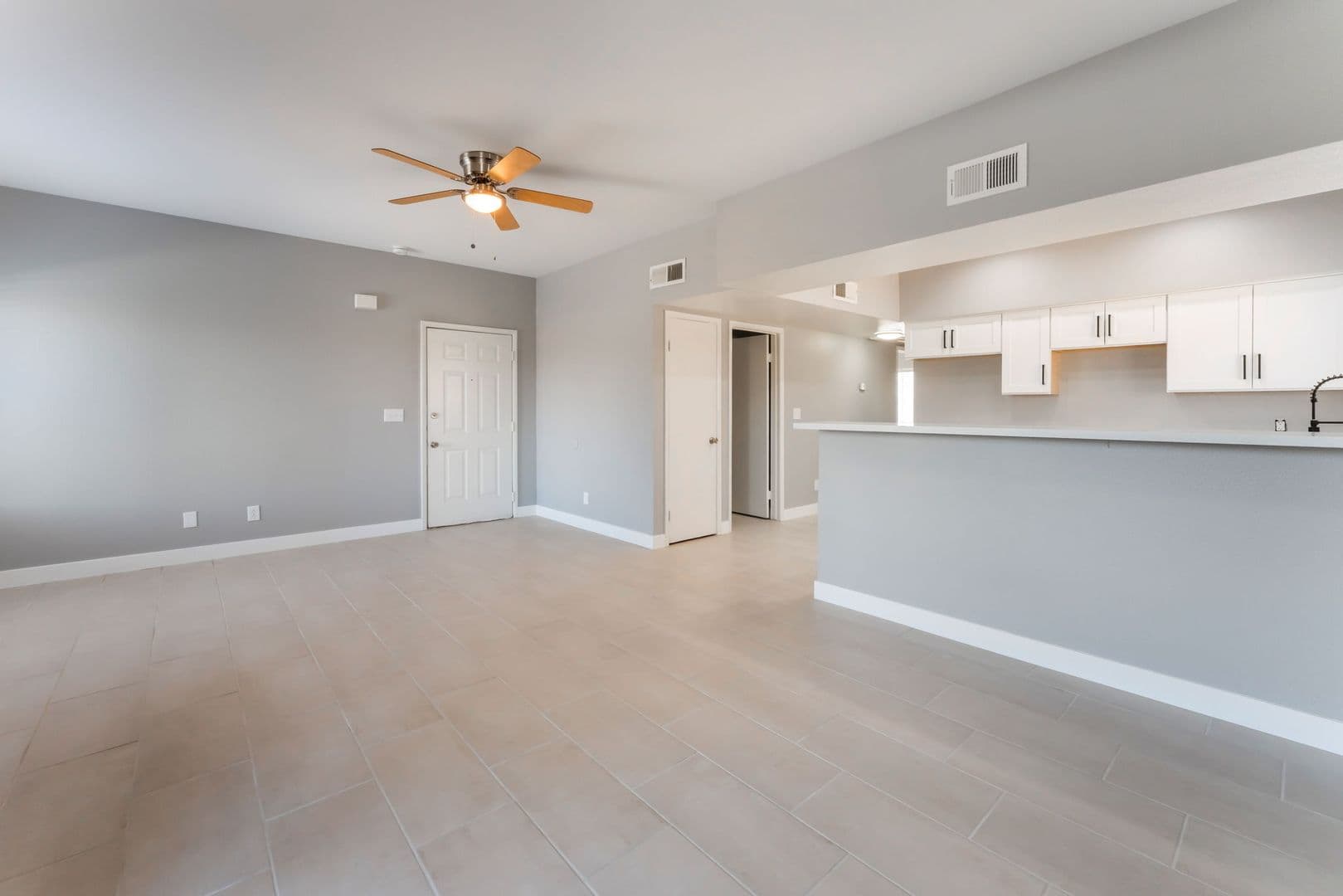 Las Vegas Apartment: 5689 E Lake Mead Blvd