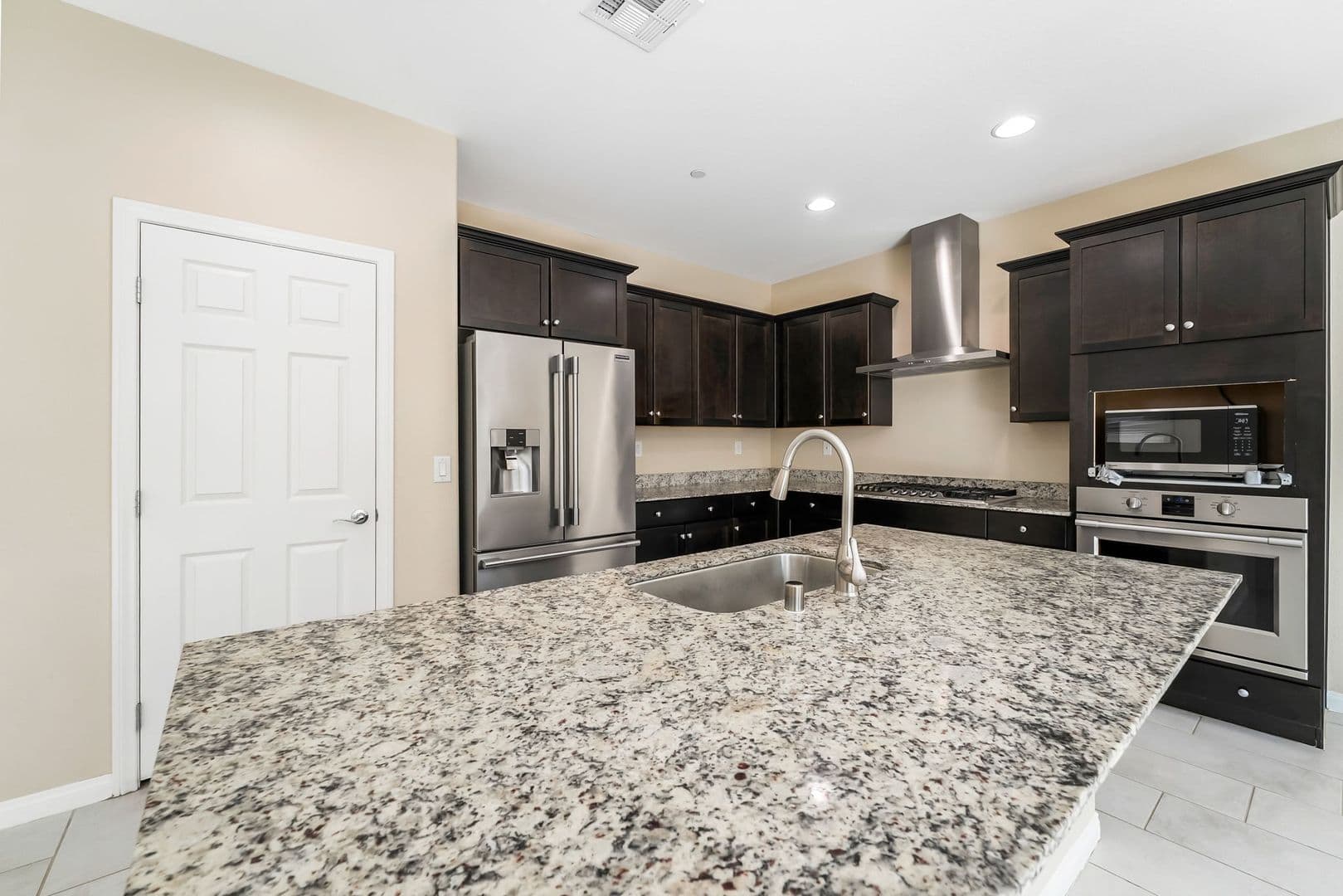 Henderson House: 2915 Caxton Grove Dr