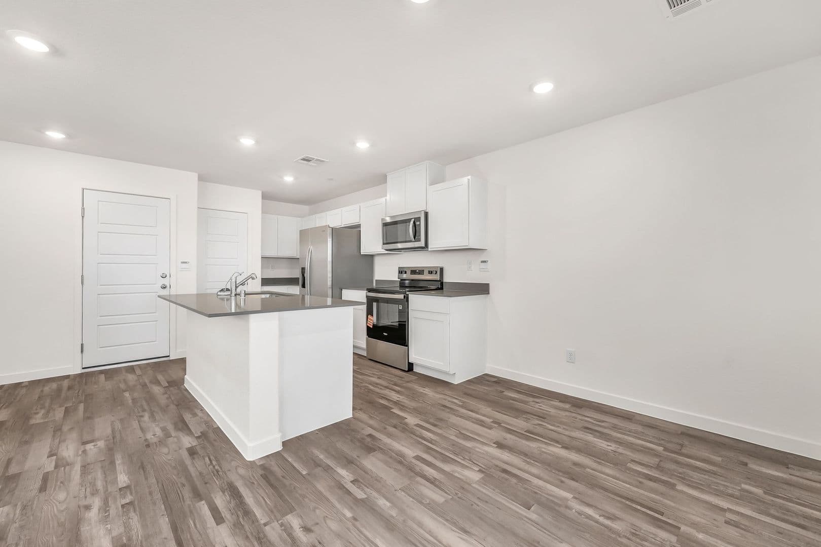 Henderson Townhome: 484 Golden Myna Ave