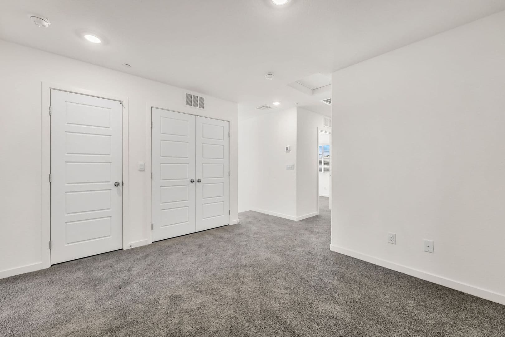 Henderson Townhome: 484 Golden Myna Ave