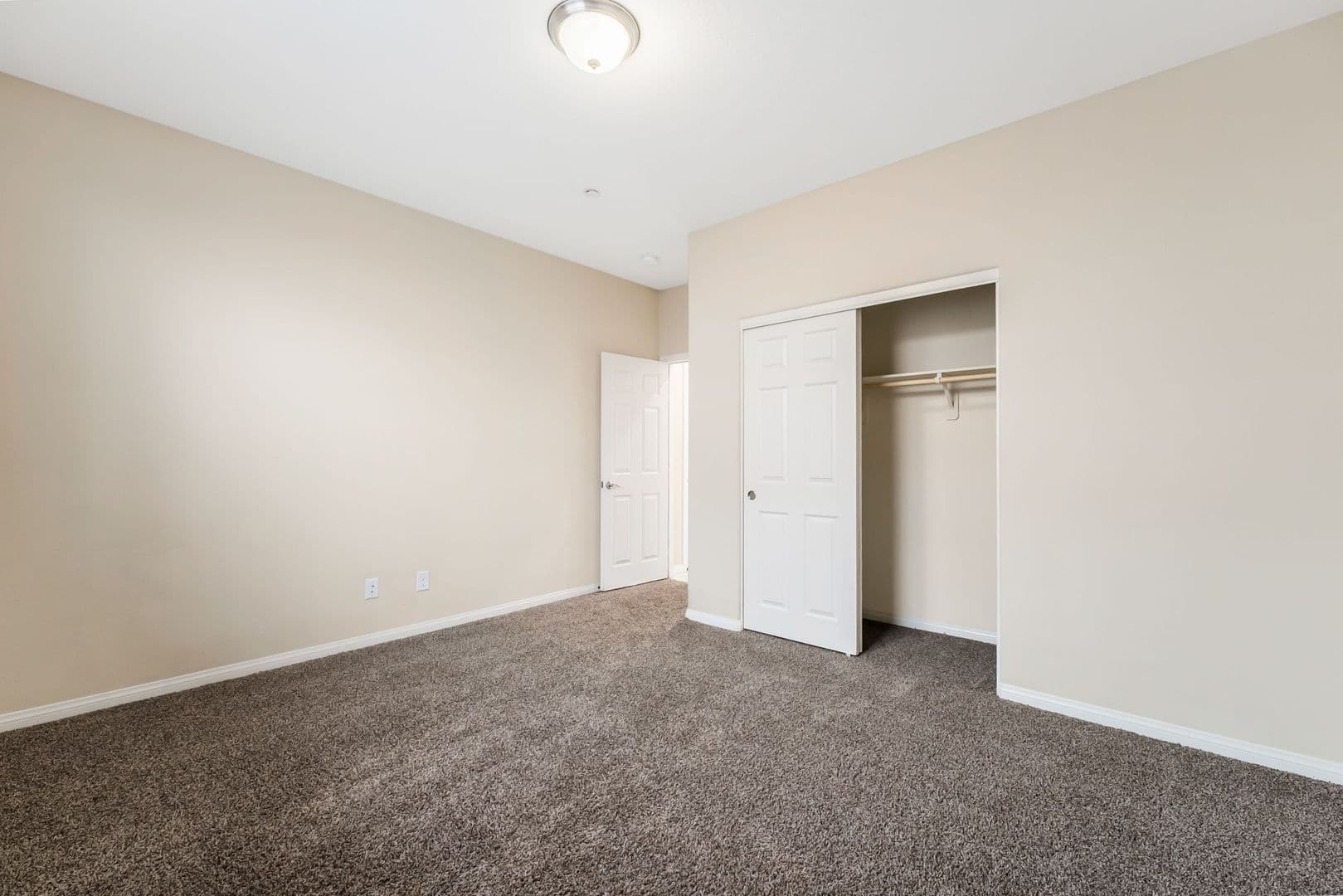 Henderson House: 2915 Caxton Grove Dr