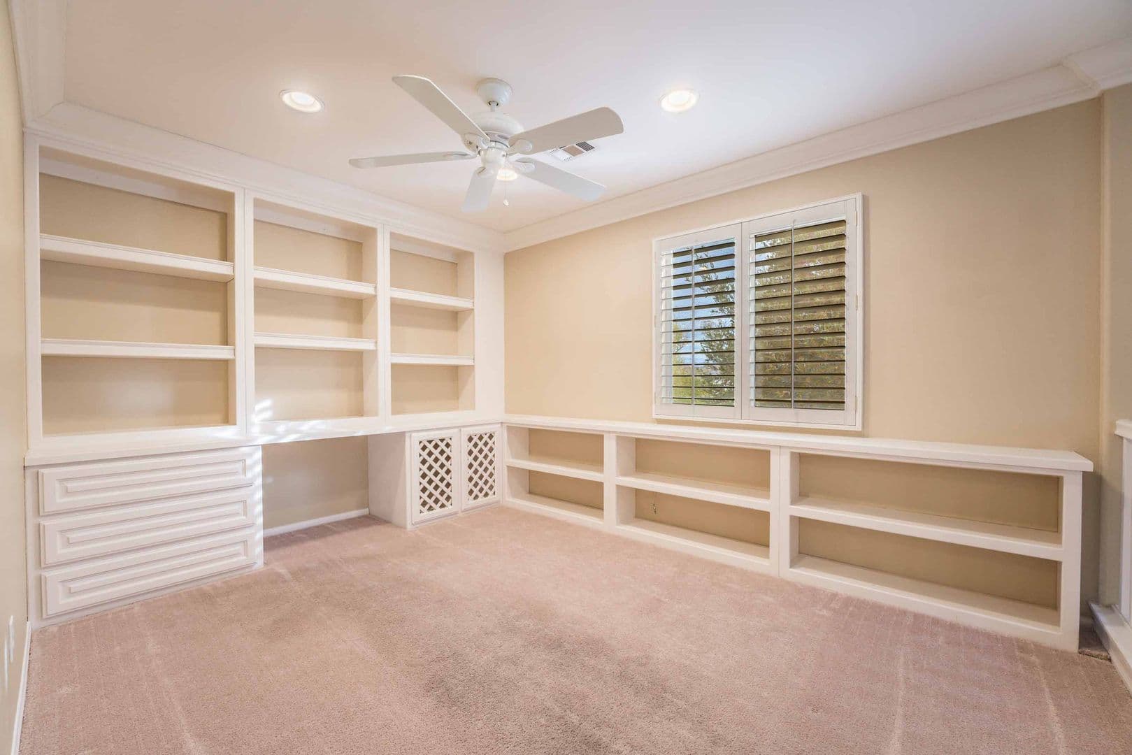 Las Vegas House: 1390 Louisiana Lakes Avenue