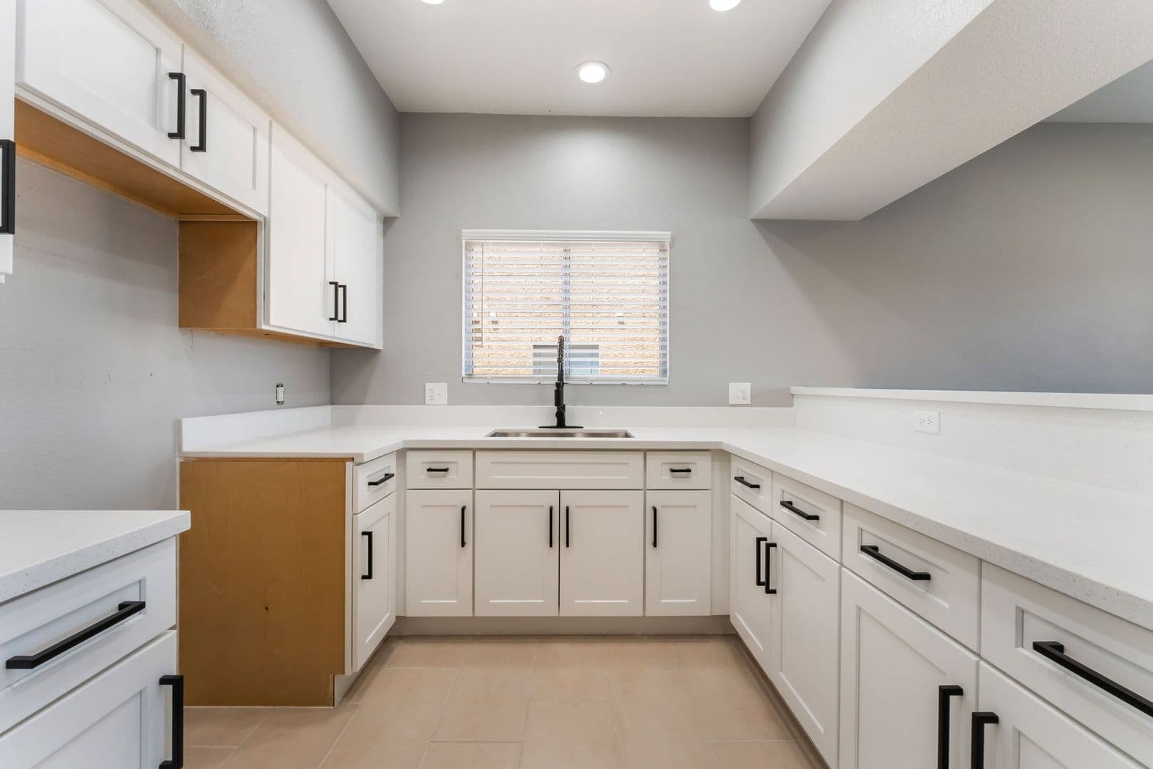 Las Vegas Apartment: 5689 E Lake Mead Blvd