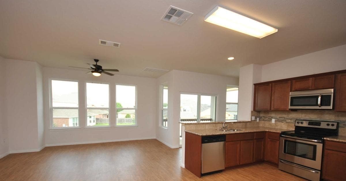 HUTTO Townhome: 1020 Muirfield Bend Drive