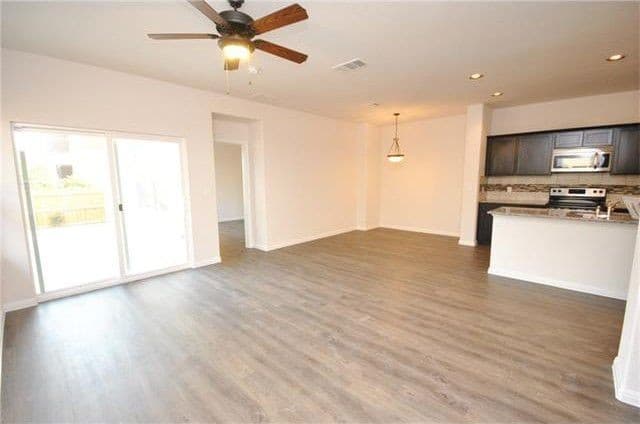 HUTTO Townhome: 1020 Muirfield Bend Drive