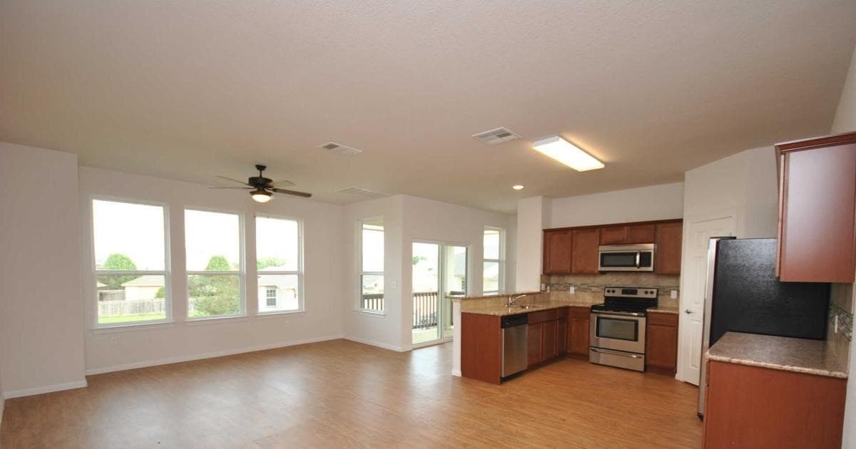 HUTTO Townhome: 1020 Muirfield Bend Drive