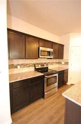 HUTTO Townhome: 1020 Muirfield Bend Drive