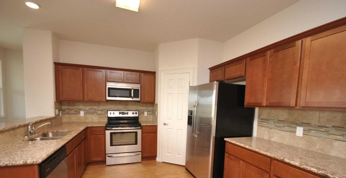 HUTTO Townhome: 1020 Muirfield Bend Drive
