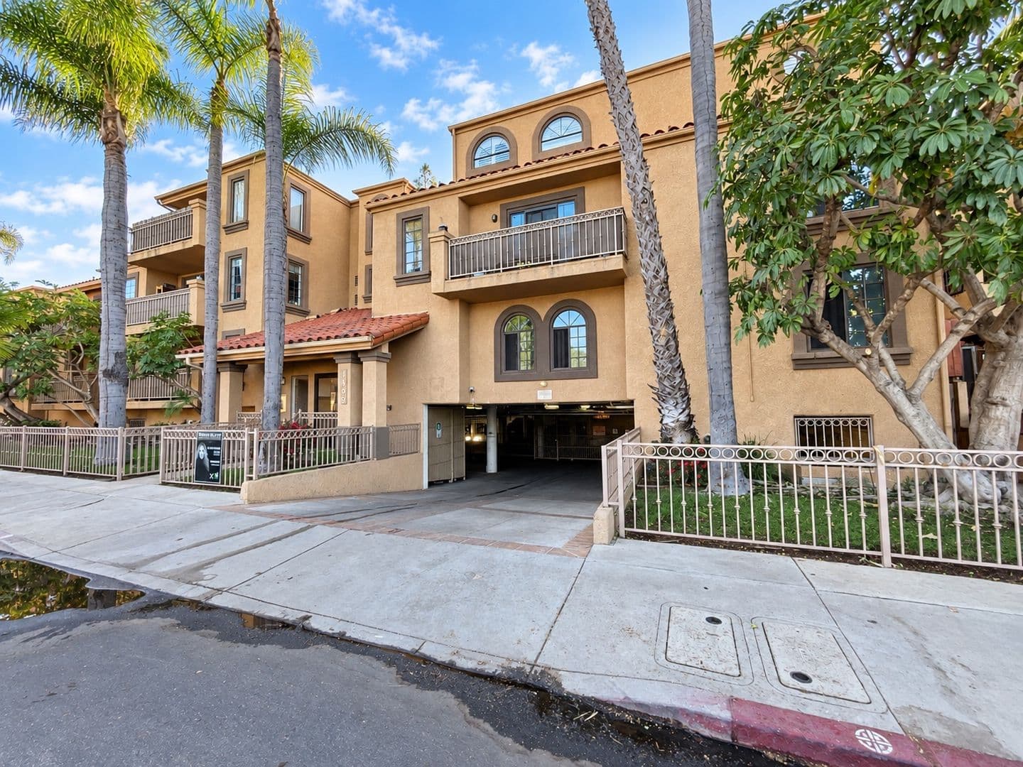 Long Beach Condo: 1509 Stanley Ave