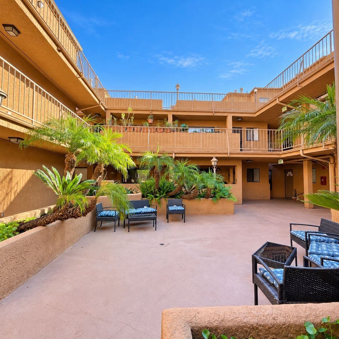 Long Beach Condo: 1509 Stanley Ave