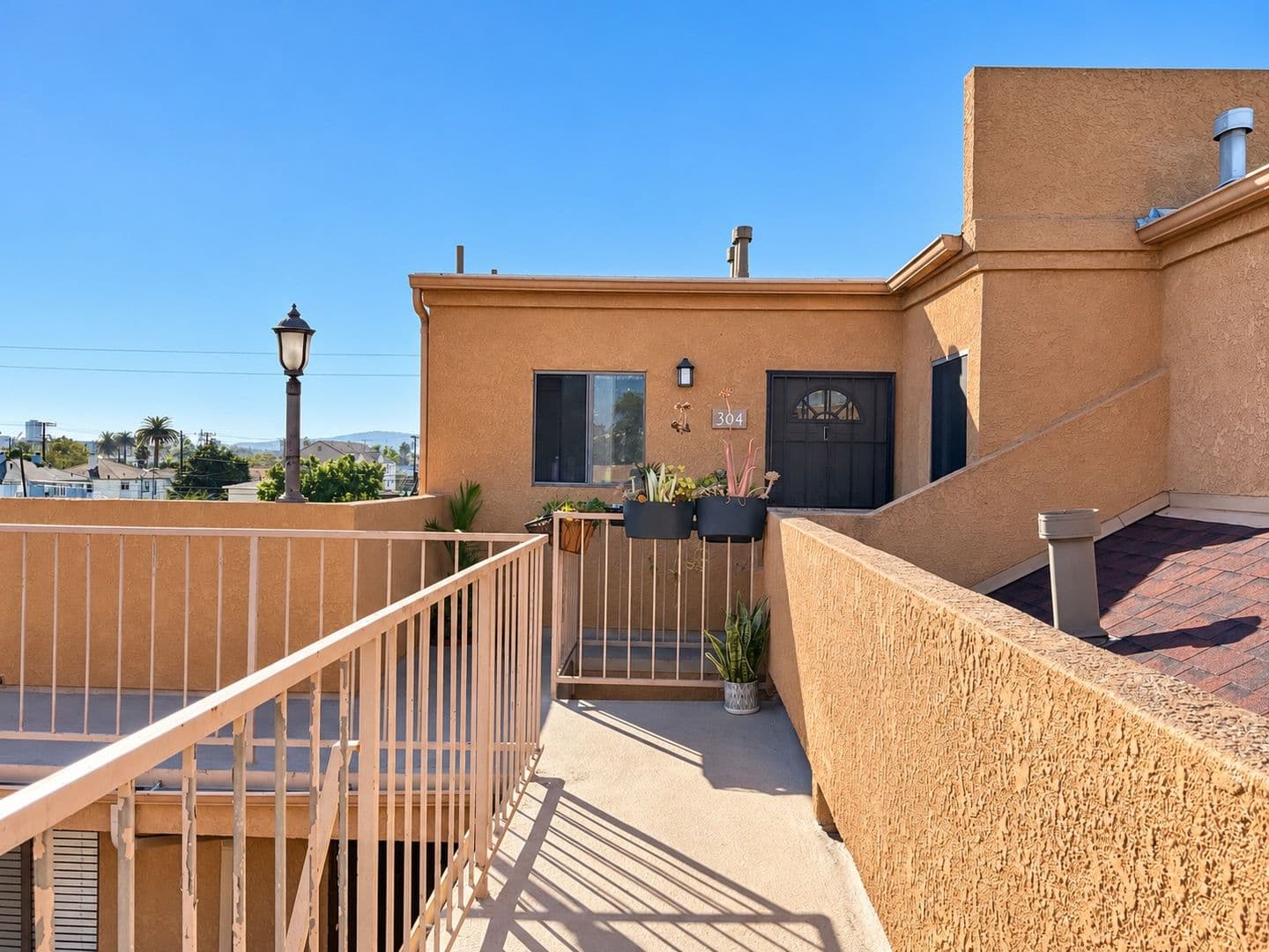 Long Beach Condo: 1509 Stanley Ave